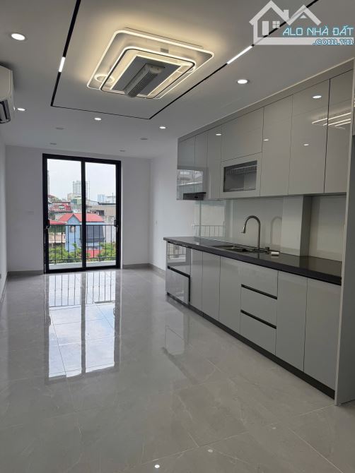 Chỉ 8,95 tỷ -TT THANH XUÂN - NHÀ ĐẸP – THANG MÁY – PHỐ VŨ TÔNG PHAN - NGÕ THÔNG Ô TÔ - GẦN