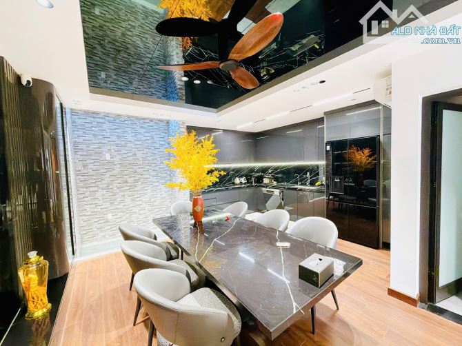 Phố Lạc Trung, Phân lô vỉa hẻ, Ô tô tránh, dt 71m, 8 tầng Thang máy, mt 5.4m, Giá 28.9 tỷ.