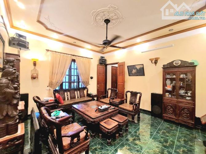 Biệt Thự Pháp cổ, Lô góc siêu đẹp, Phân Lô ô tô tránh, phố Xã Đàn- Đống Đa. 161m² - nhỉnh