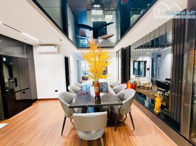 Phố Lạc Trung, Phân lô vỉa hẻ, Ô tô tránh, dt 71m, 8 tầng Thang máy, mt 5.4m, Giá 28.9 tỷ.