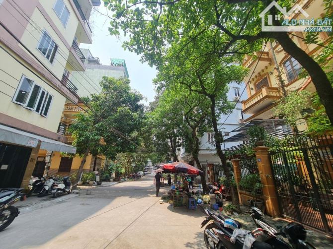 Biệt Thự Pháp cổ, Lô góc siêu đẹp, Phân Lô ô tô tránh, phố Xã Đàn- Đống Đa. 161m² - nhỉnh