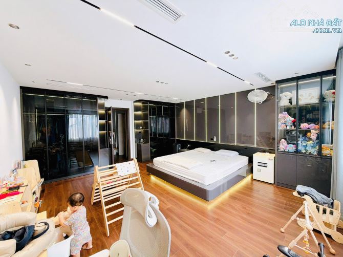 Phố Lạc Trung, Phân lô vỉa hẻ, Ô tô tránh, dt 71m, 8 tầng Thang máy, mt 5.4m, Giá 28.9 tỷ.