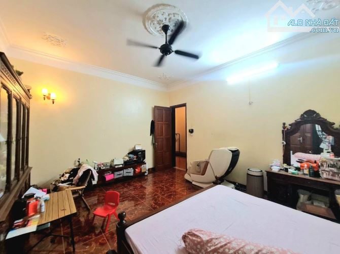 Biệt Thự Pháp cổ, Lô góc siêu đẹp, Phân Lô ô tô tránh, phố Xã Đàn- Đống Đa. 161m² - nhỉnh