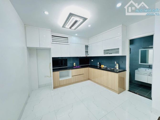 Bán nhà phân lô phố Hoàng Quốc Việt, 60m2, 6 tầng thang máy, 2 mặt ngõ ô tô tránh, 25,7 tỷ