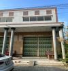 Bán nhà hẻm xe hơi, 4 phòng ngủ, gần DHTV
