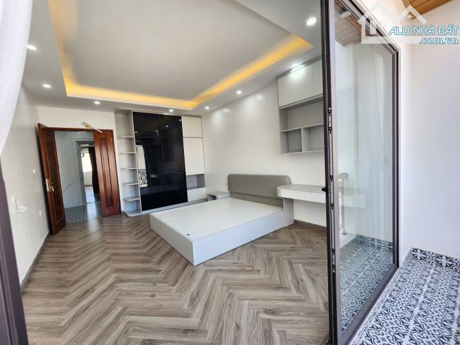 BÁN NHÀ MẶT ĐƯỜNG HOÀNG MAI. 7 TẦNG. THANG MÁY. GARA Ô TÔ. KINH DOANH.