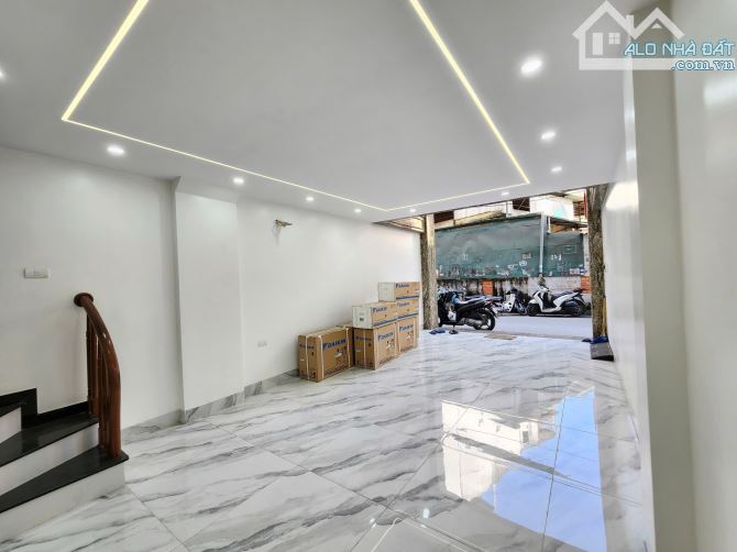 BÁN NHÀ MẶT ĐƯỜNG HOÀNG MAI. 7 TẦNG. THANG MÁY. GARA Ô TÔ. KINH DOANH.