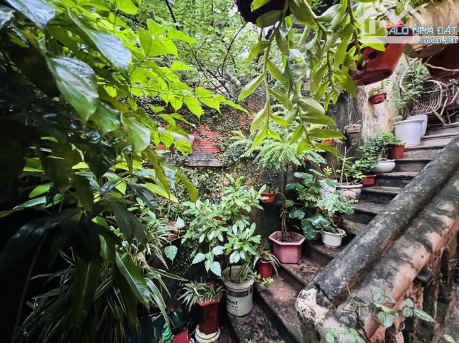 Phó Đức Chính 120M NHÀ và SÂN, CAFÉ QUÁN ĐẸP - 10.9 tỷ - NGÕ NÔNG RỘNG THẲNG, SĐCC