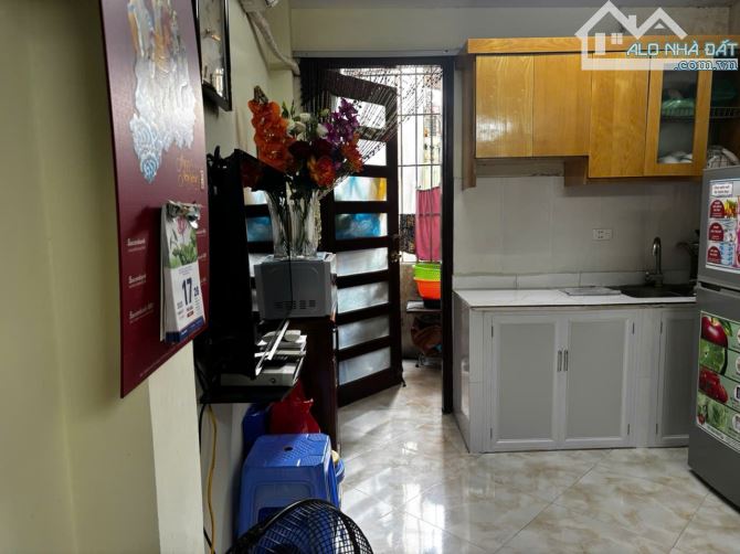 Bán căn hộ chung cư mini chính chủ, tầng 3,giá chỉ 1,2 tỷ phố Hào Nam, Đống Đa, Hà Nội