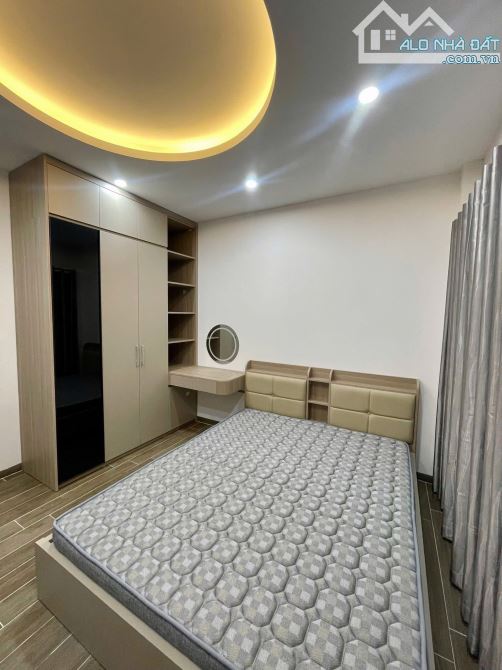 Bán toà CHDV Hai Bà Trưng. DT 65m2 x 6 tầng, 10 phòng. Giá 16.4 tỷ