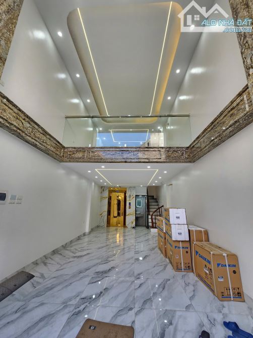 BÁN NHÀ MẶT ĐƯỜNG HOÀNG MAI. 7 TẦNG. THANG MÁY. GARA Ô TÔ. KINH DOANH.