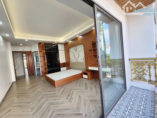 BÁN NHÀ MẶT ĐƯỜNG HOÀNG MAI. 7 TẦNG. THANG MÁY. GARA Ô TÔ. KINH DOANH.