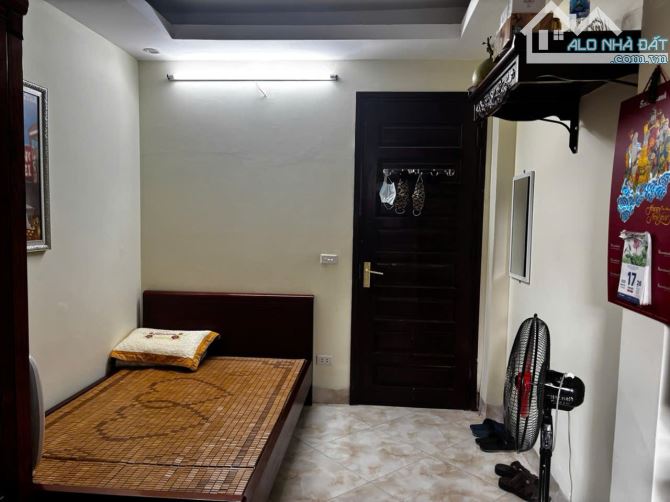 Bán căn hộ chung cư mini chính chủ, tầng 3,giá chỉ 1,2 tỷ phố Hào Nam, Đống Đa, Hà Nội
