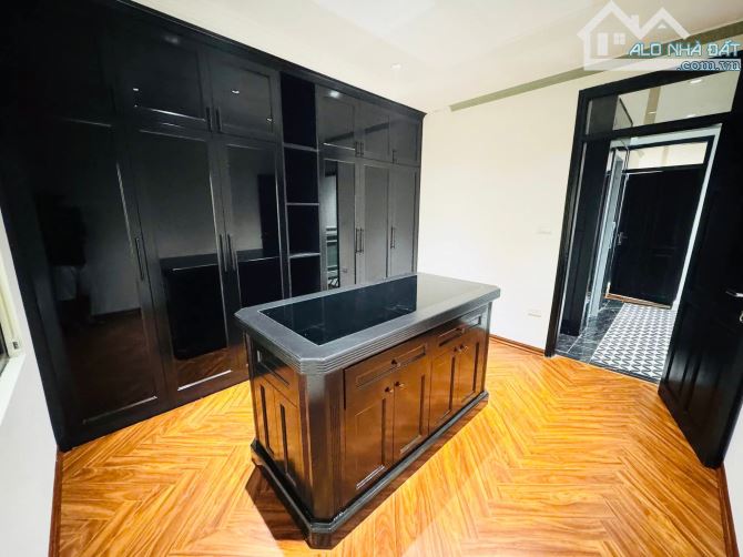 BÁN NHÀ SIÊU PHẨM KIM GIANG -THANG MÁY -54M- GIÁ 13.3 TỶ