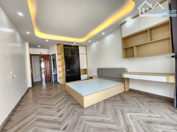 BÁN NHÀ MẶT ĐƯỜNG HOÀNG MAI. 7 TẦNG. THANG MÁY. GARA Ô TÔ. KINH DOANH.