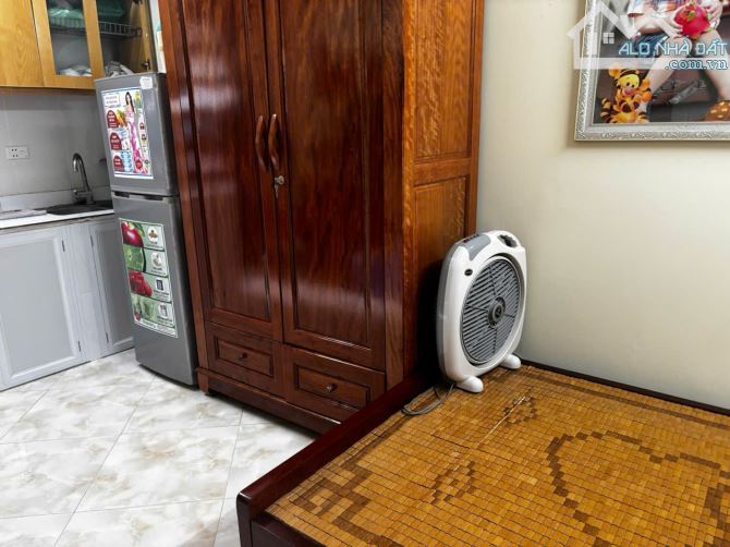 Bán căn hộ chung cư mini chính chủ, tầng 3,giá chỉ 1,2 tỷ phố Hào Nam, Đống Đa, Hà Nội