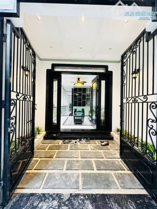 BÁN NHÀ SIÊU PHẨM KIM GIANG -THANG MÁY -54M- GIÁ 13.3 TỶ