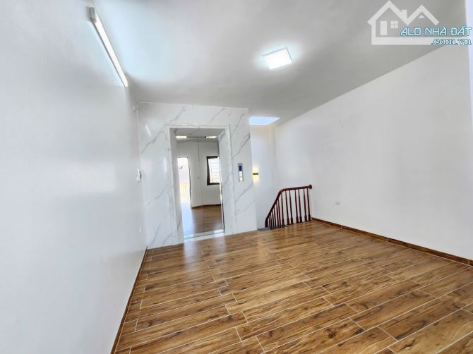 BÁN NHÀ MẶT ĐƯỜNG HOÀNG MAI. 7 TẦNG. THANG MÁY. GARA Ô TÔ. KINH DOANH.