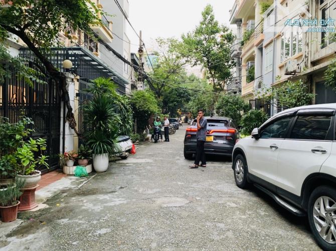 MẶT NGÕ- GẦN PHỐ- PHÂN LÔ- Ô TÔ ĐỖ CỬA- DÂN XÂY- 2 THOÁNG- NỞ HẬU- MT 5m- HOÀNG HOA THÁM