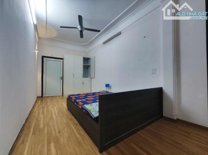 Cho thuê nhà ngõ 70 Ngọc Khánh, diện tích 32m x 4 tầng, mặt tiền 3.3m, giá 12 triệu. - 1