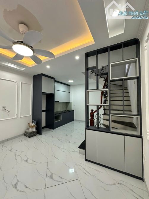 NHÀ MỚI, ĐẸP PHỐ TRÂU QUỲ, CẠNH HVNN, CÁCH Ô TÔ 30M, DT 33M, 5 TẦNG, GIÁ 5,8 TỶ.