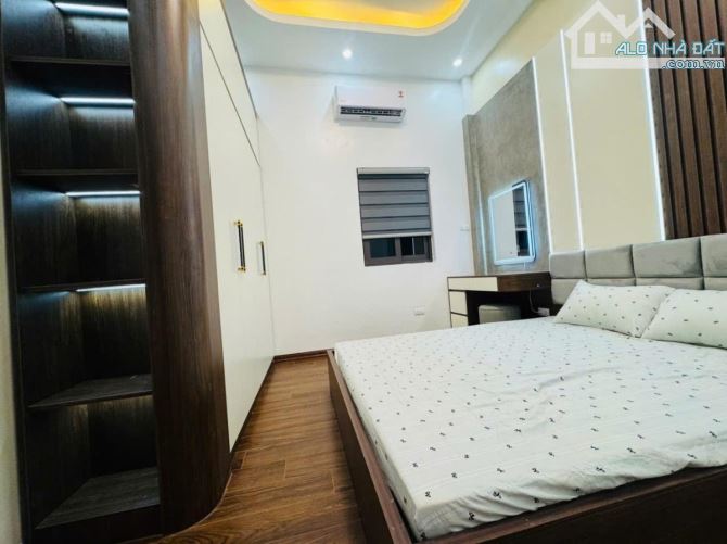 Cần bán gấp nhà Thịnh Liệt, Giáp Nhị, 45m2 x 5 tầng, ô tô, giá 6.85 tỷ( ctl)