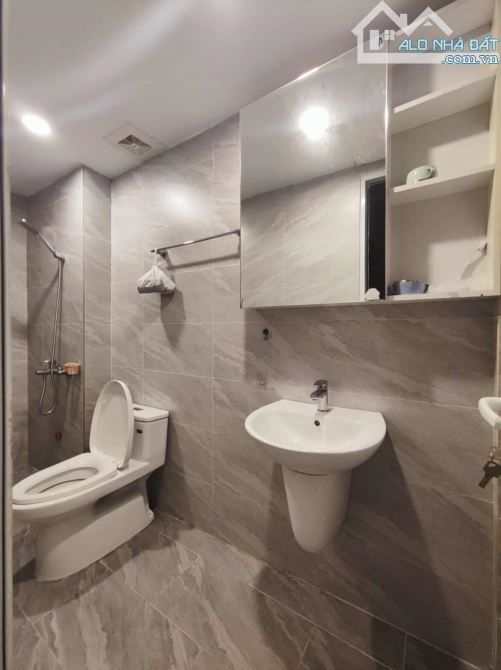 Cho thuê nhà ngõ 70 Ngọc Khánh, diện tích 32m x 4 tầng, mặt tiền 3.3m, giá 12 triệu. - 2