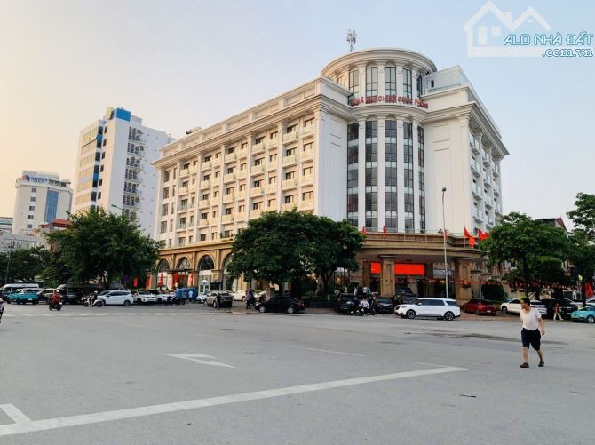 MẶT NGÕ- GẦN PHỐ- PHÂN LÔ- Ô TÔ ĐỖ CỬA- DÂN XÂY- 2 THOÁNG- NỞ HẬU- MT 5m- HOÀNG HOA THÁM