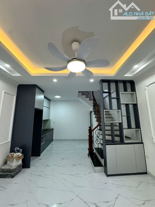 NHÀ MỚI, ĐẸP PHỐ TRÂU QUỲ, CẠNH HVNN, CÁCH Ô TÔ 30M, DT 33M, 5 TẦNG, GIÁ 5,8 TỶ.