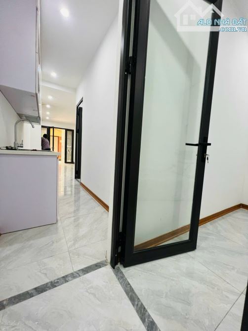 BÁN NHÀ PHAN VĂN TRƯỜNG - CẦU GIẤY - 10 RA PHỐ - GẦN BỆNH VIỆN, CHỢ , TRƯỜNG - TIỆN ÍCH