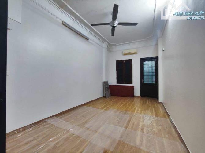 Cho thuê nhà ngõ 70 Ngọc Khánh, diện tích 32m x 4 tầng, mặt tiền 3.3m, giá 12 triệu. - 3