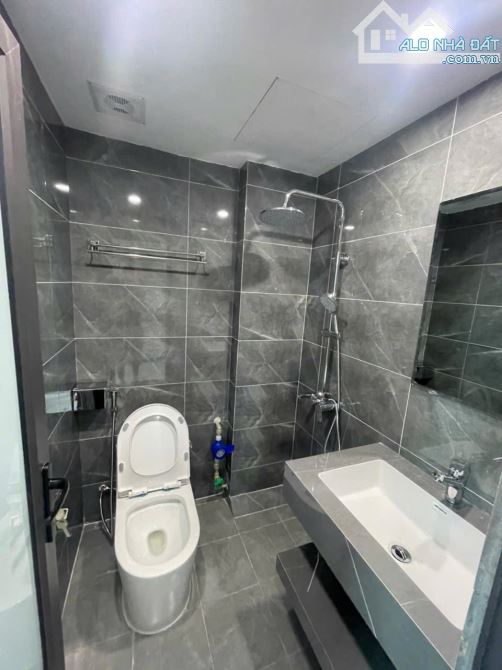 CHDV 8PKK + mặt bằng KD mặt phố Khương Thượng, vỉa hè, 6T thang máy, DT 70tr/th, KO QH