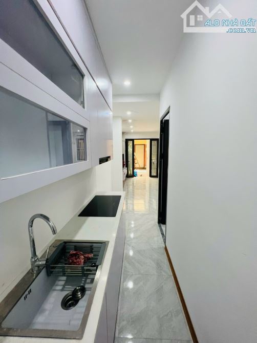 BÁN NHÀ PHAN VĂN TRƯỜNG - CẦU GIẤY - 10 RA PHỐ - GẦN BỆNH VIỆN, CHỢ , TRƯỜNG - TIỆN ÍCH