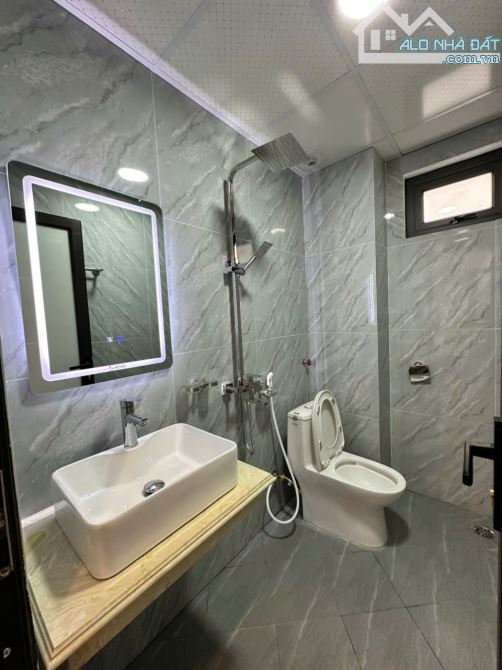 NHÀ MỚI, ĐẸP PHỐ TRÂU QUỲ, CẠNH HVNN, CÁCH Ô TÔ 30M, DT 33M, 5 TẦNG, GIÁ 5,8 TỶ.