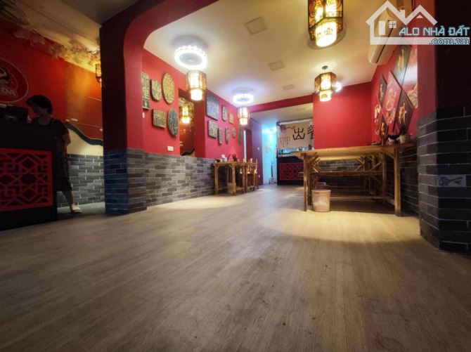 Cho thuê nhà C8 Giảng Võ, Diện tích 65m x 1tầng, mặt tiền 5.5m,giá 18 triệu