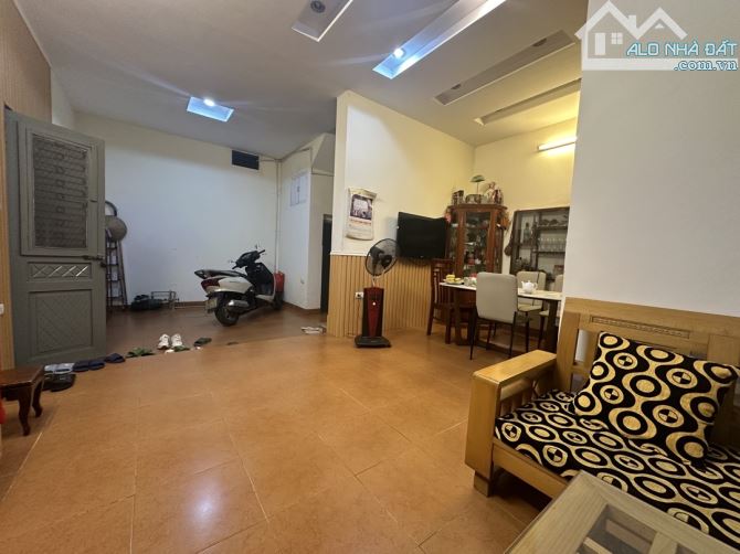 DƯƠNG QUẢNG HÀM 13,5 TY- OTO ĐỖ CỬA - LÔ GÓC 3 MẶT THOÁNG SÁNG VĨNH VIỄN - KINH DOAN