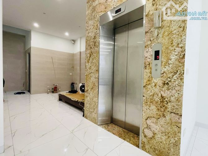 Đẹp cạn lời! Ngọc Khánh, phân lô ô tô tránh vỉa hè, thang máy, văn phòng, ở chất. 85m*5T