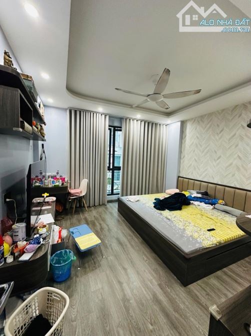 HƠN 300TR/M2! NHÀ ĐẸP THÁI HÀ, Ô TÔ ĐỖ CỬA, GẦN PHỐ, DÂN XÂY TÂM HUYẾT, Ở NGAY