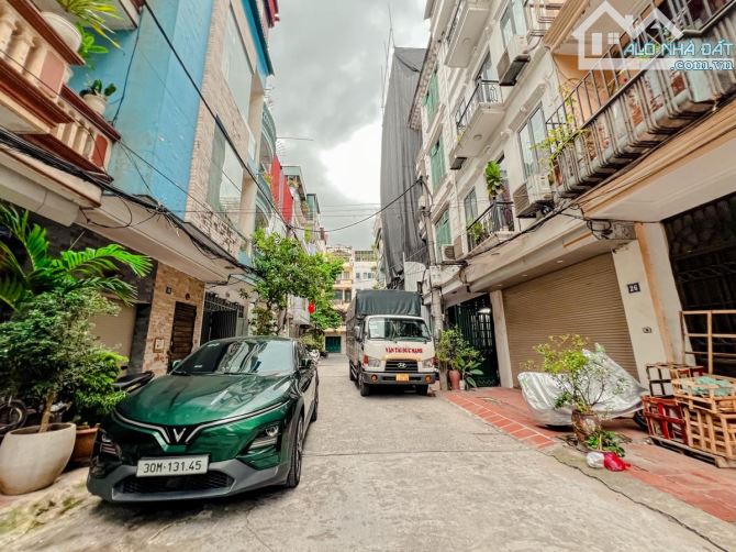 HƠN 300TR/M2! NHÀ ĐẸP THÁI HÀ, Ô TÔ ĐỖ CỬA, GẦN PHỐ, DÂN XÂY TÂM HUYẾT, Ở NGAY