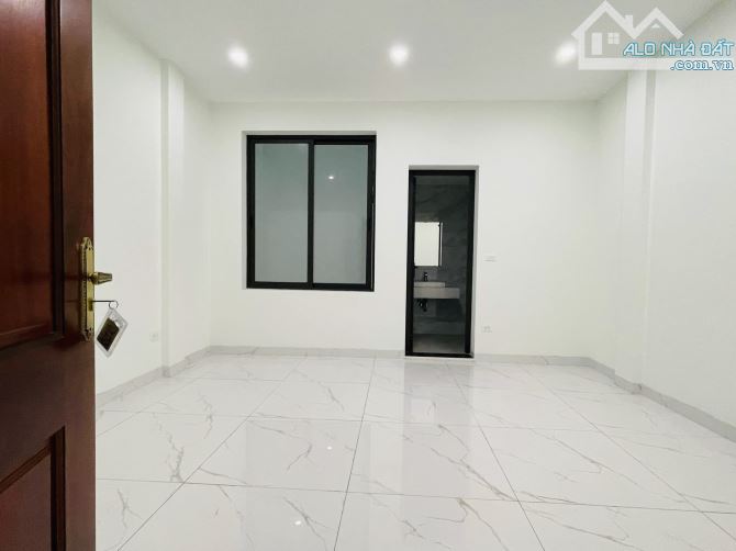 Đẹp cạn lời! Ngọc Khánh, phân lô ô tô tránh vỉa hè, thang máy, văn phòng, ở chất. 85m*5T