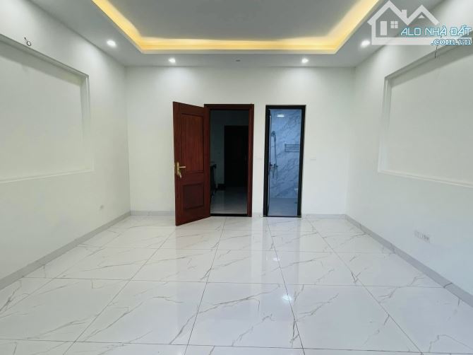 Đẹp cạn lời! Ngọc Khánh, phân lô ô tô tránh vỉa hè, thang máy, văn phòng, ở chất. 85m*5T