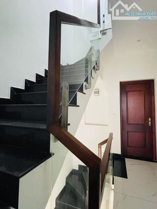 Đẹp cạn lời! Ngọc Khánh, phân lô ô tô tránh vỉa hè, thang máy, văn phòng, ở chất. 85m*5T