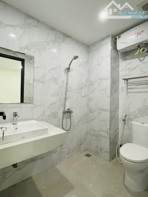 Đẹp cạn lời! Ngọc Khánh, phân lô ô tô tránh vỉa hè, thang máy, văn phòng, ở chất. 85m*5T