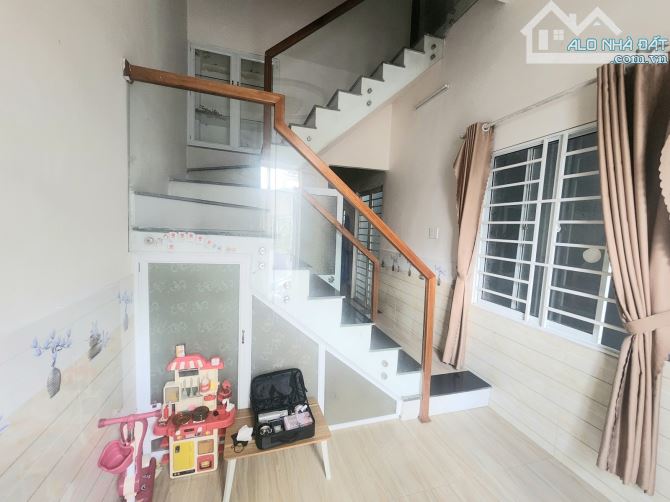 💥 Nhỉnh 3 đồng. 90m2 - 2 tầng kiên cố - kẹp thêm 3 phòng trọ. Dòng tiền 12tr/ tháng.