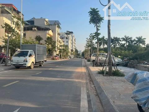 BÁN ĐẤT NGỌC THUỴ LÔ GÓC 3 THOÁNG  160M-C4-7MT.26.5tỷ Ô TÔ TRÁNH XÂY TOÀ KINH DOANH ĐỈNH