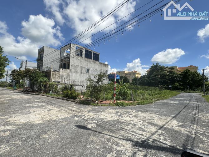 Bán lô góc đô thị 379 tân tiến kiến xương