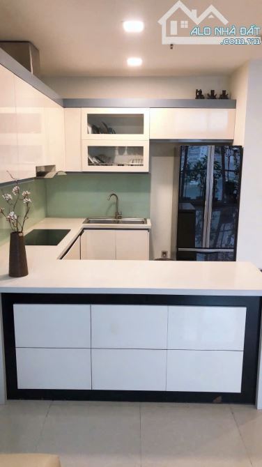 Chính chủ gửi bán căn chung cư 116m 3PN tòa Usilk La Khê, Hà Đông,giá 6.85 tỷ, đồ cơ bản