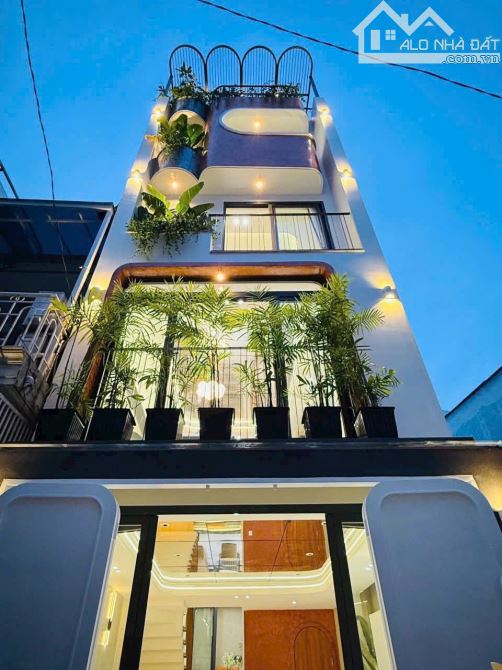 Bán nhanh gần công viên Tao Đàn. Nhà 64m2 Võ Văn Tần, P5, Q3. Xây 1 trệt 3 lầu, sổ riêng