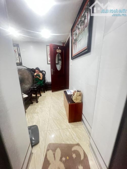 Bán tập thể Nhân Hoà - 90m2 - 3 ngủ - lô góc tầng 2 - vị trí nhà đẹp ở ngay
