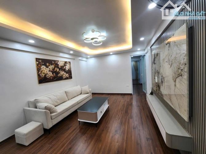 Bán tập thể Cát Linh tầng 4, nhà đẹp 3 ngủ full nội thất, trung tâm Đống Đa